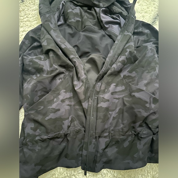 Lululemon pack it up jacket camo🍋 - Picture 6 of 10